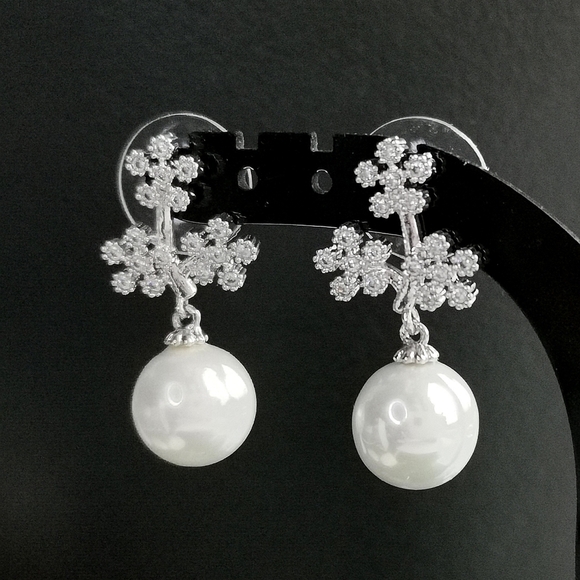 Forget me Not Flower and Pearl earrings 🆕 - Picture 6 of 6